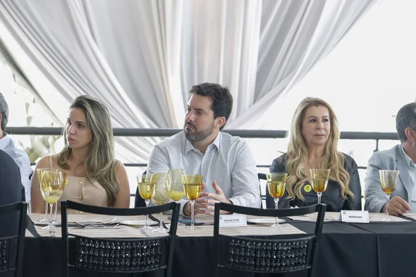 Governo de Minas discute renegociação da dívida estadual com prefeitos