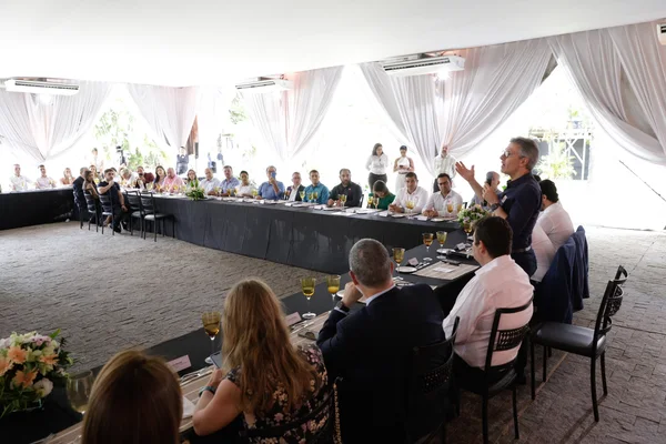 Governo de Minas discute renegociação da dívida estadual com prefeitos