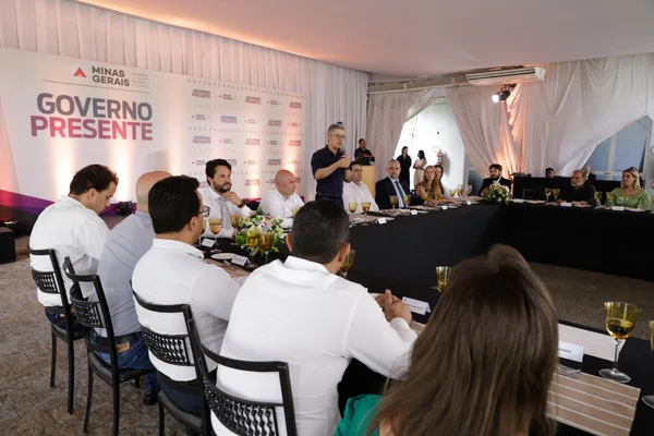 Governo de Minas discute renegociação da dívida estadual com prefeitos