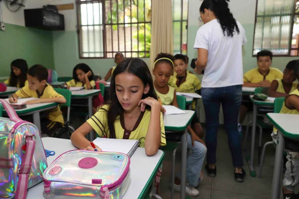 Sistema moderno de wi-fi começa a ser instalado nas escolas da rede estadual de Minas