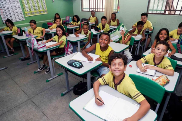 Sistema moderno de wi-fi começa a ser instalado nas escolas da rede estadual de Minas