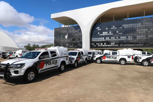 Governo de Minas entrega 120 viaturas e veículos administrativos para a Polícia Penal do Estado