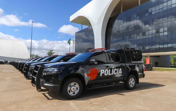 Governo de Minas entrega 120 viaturas e veículos administrativos para a Polícia Penal do Estado