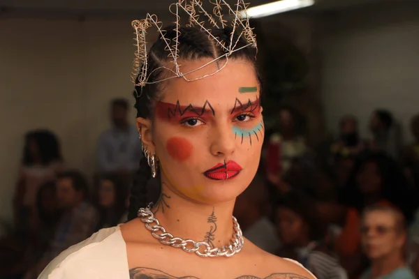 Estudantes do Trilhas de Futuro organizam desfile de moda em encerramento de curso