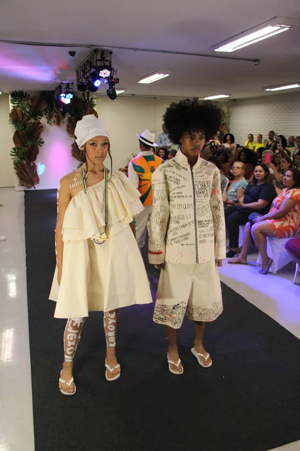 Estudantes do Trilhas de Futuro organizam desfile de moda em encerramento de curso
