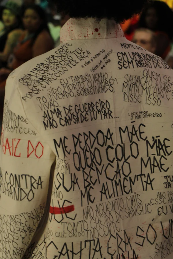 Estudantes do Trilhas de Futuro organizam desfile de moda em encerramento de curso