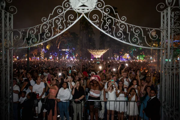 Virada da Liberdade emociona milhares de pessoas com show de drones e programação diversa na Praça da Liberdade