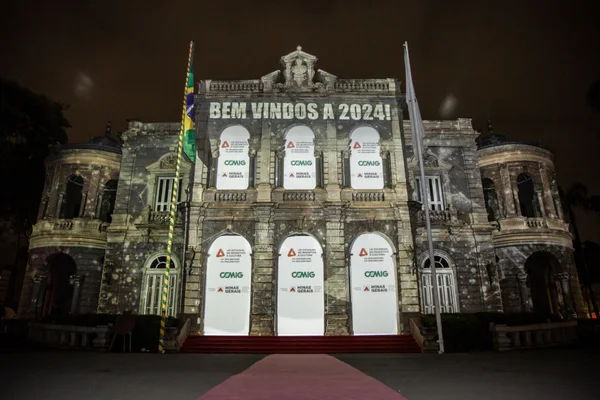 Virada da Liberdade emociona milhares de pessoas com show de drones e programação diversa na Praça da Liberdade