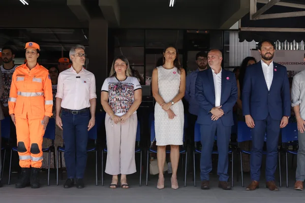 Governo de Minas e instituições de Justiça inauguram placa em homenagem às 272 joias de Brumadinho