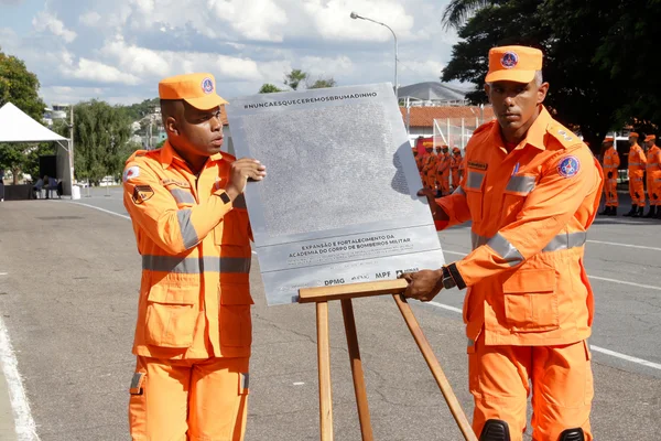 Governo de Minas e instituições de Justiça inauguram placa em homenagem às 272 joias de Brumadinho