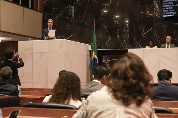 Governador ressalta avanços em Minas Gerais durante abertura do ano legislativo da ALMG
