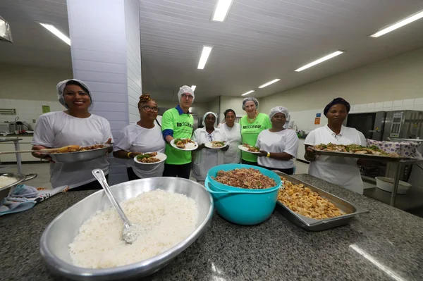 Governo de Minas entrega kits para catadores de materiais recicláveis cadastrados no ReciclaBelô