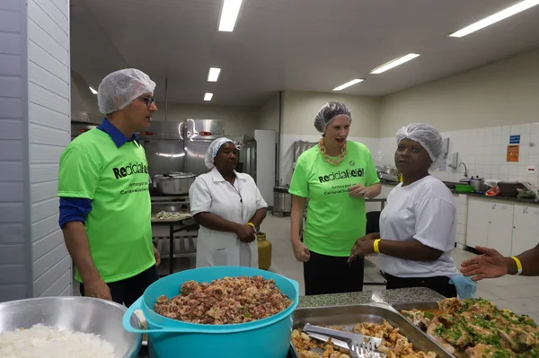 Governo de Minas entrega kits para catadores de materiais recicláveis cadastrados no ReciclaBelô