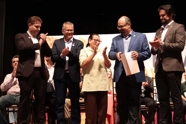 Governo de Minas entrega títulos de propriedade definitiva para 150 famílias de Pouso Alegre