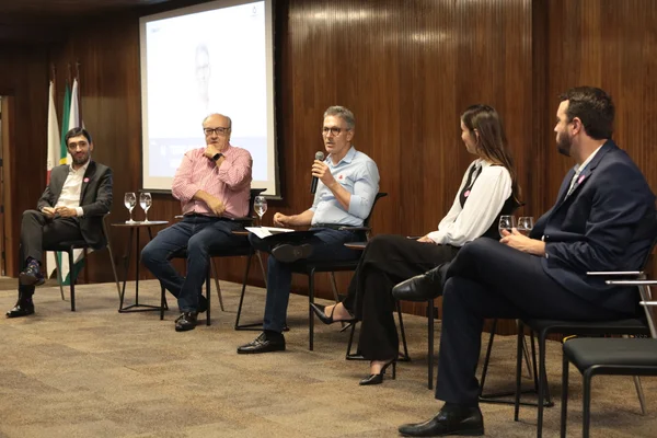 Governador participa de painel sobre o Acordo de Brumadinho com grupo de jovens do Sicepot-MG