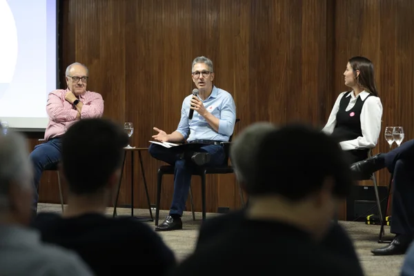 Governador participa de painel sobre o Acordo de Brumadinho com grupo de jovens do Sicepot-MG