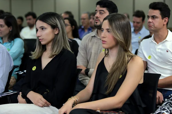 Governador participa de painel sobre o Acordo de Brumadinho com grupo de jovens do Sicepot-MG