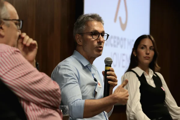 Governador participa de painel sobre o Acordo de Brumadinho com grupo de jovens do Sicepot-MG