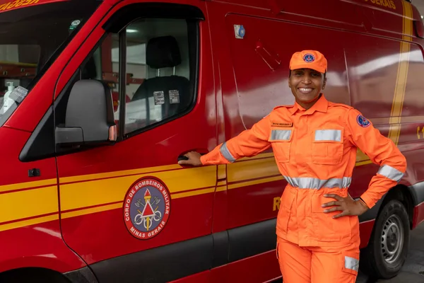 Adrenalina e responsabilidade marcam o dia a dia de mulheres que dirigem viaturas de grande porte do Corpo de Bombeiros de Minas Gerais