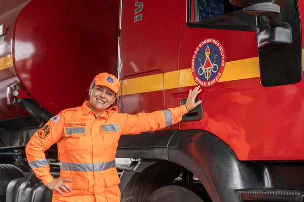 Adrenalina e responsabilidade marcam o dia a dia de mulheres que dirigem viaturas de grande porte do Corpo de Bombeiros de Minas Gerais