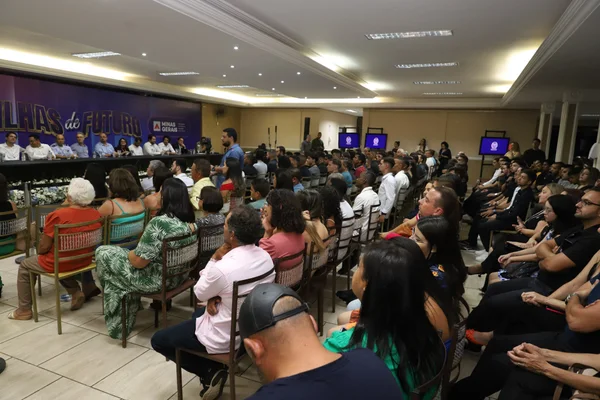 Governo de Minas participa de apresentação de novos profissionais formados pelo Trilhas de Futuro em Barbacena