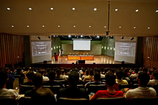 Governo de Minas empossa 1.136 policiais penais nesta semana