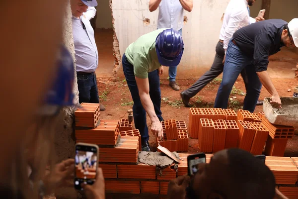 Governador vistoria obras da UPA de Coromandel e se reúne com prefeitos do Noroeste mineiro