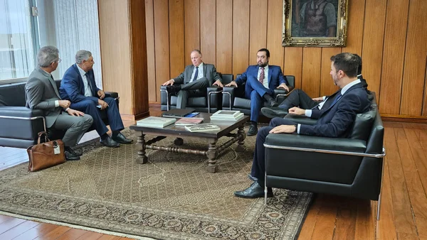 Governador de Minas vai a Brasília em busca de solução para dívida com a União