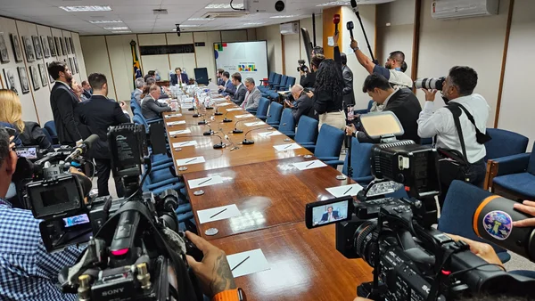 Governador de Minas vai a Brasília em busca de solução para dívida com a União