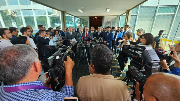 Governador de Minas vai a Brasília em busca de solução para dívida com a União