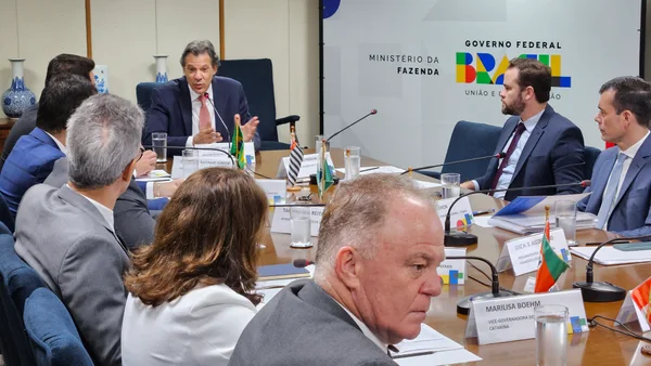 Governador de Minas vai a Brasília em busca de solução para dívida com a União