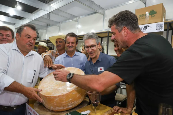 Em São Roque de Minas, governador acompanha programação da Cavalgada Temática: Roteiro do Queijo Serra da Canastra