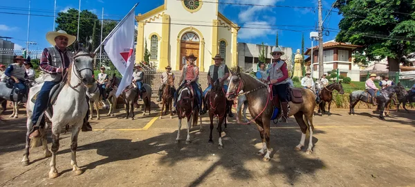 Em São Roque de Minas, governador acompanha programação da Cavalgada Temática: Roteiro do Queijo Serra da Canastra