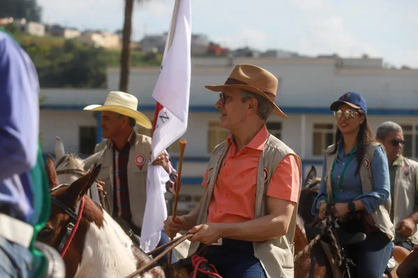 Em São Roque de Minas, governador acompanha programação da Cavalgada Temática: Roteiro do Queijo Serra da Canastra
