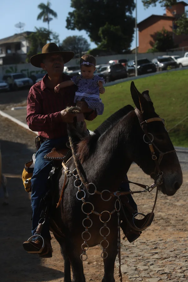 Em São Roque de Minas, governador acompanha programação da Cavalgada Temática: Roteiro do Queijo Serra da Canastra