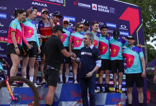 Governador entrega prêmio e destaca importância de eventos vitrine como a Copa do Mundo de Mountain Bike, em Araxá