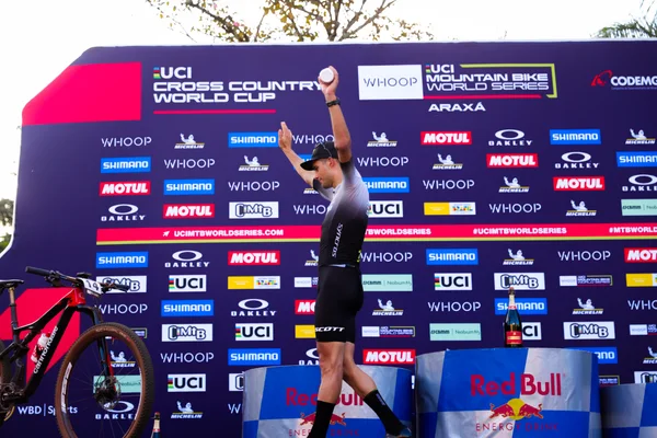 Governador entrega prêmio e destaca importância de eventos vitrine como a Copa do Mundo de Mountain Bike, em Araxá