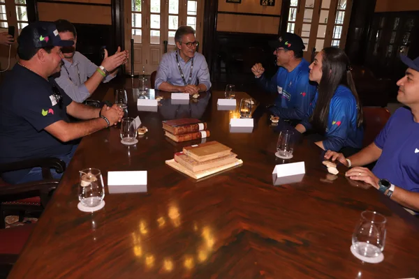 Governador entrega prêmio e destaca importância de eventos vitrine como a Copa do Mundo de Mountain Bike, em Araxá