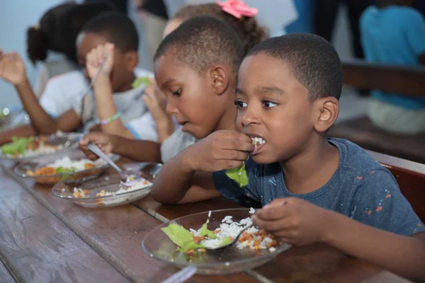 Governador vistoria obras em escola municipal que recebeu recursos do projeto Mãos Dadas para reforma e ampliação