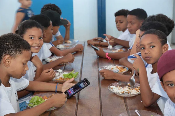 Governador vistoria obras em escola municipal que recebeu recursos do projeto Mãos Dadas para reforma e ampliação
