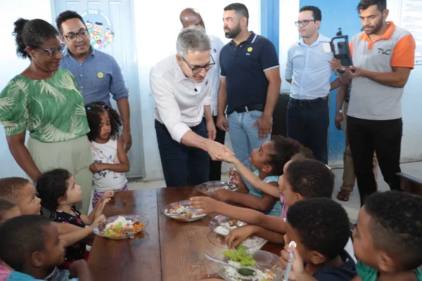 Governador vistoria obras em escola municipal que recebeu recursos do projeto Mãos Dadas para reforma e ampliação