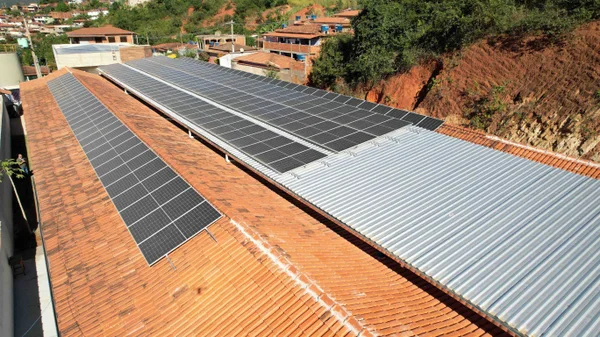 Governador vistoria obras em escola municipal que recebeu recursos do projeto Mãos Dadas para reforma e ampliação