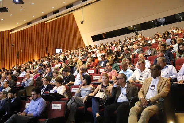 Governo de Minas e BDMG lançam linha “Crédito para Crescer” com taxa reduzida para micro e pequenas empresas