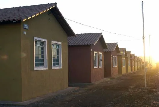 Casas do Conjunto Habitacional Dona Bela no bairro Armando Baeta