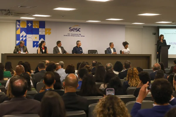 Governo de Minas lança programa de capacitação profissional gratuita em 101 cidades