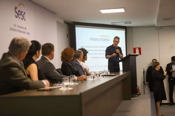 Governo de Minas lança programa de capacitação profissional gratuita em 101 cidades