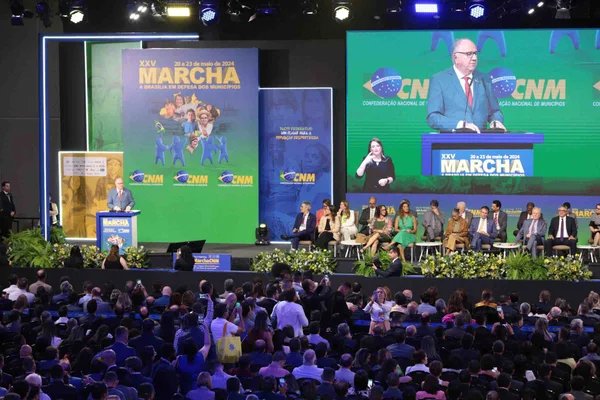 Governo de Minas reforça parceria com os municípios durante a Marcha dos Prefeitos a Brasília