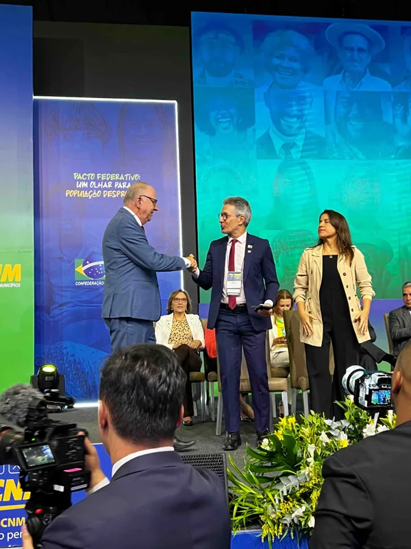 Governo de Minas reforça parceria com os municípios durante a Marcha dos Prefeitos a Brasília