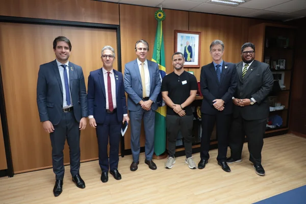 Governo de Minas reforça parceria com os municípios durante a Marcha dos Prefeitos a Brasília