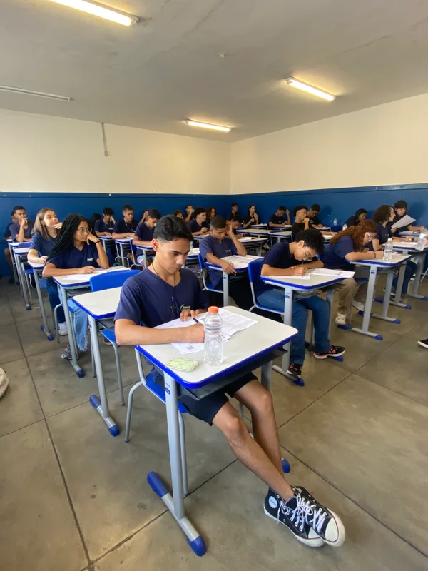 Governo de Minas aplica simulado do Enem para preparar estudantes